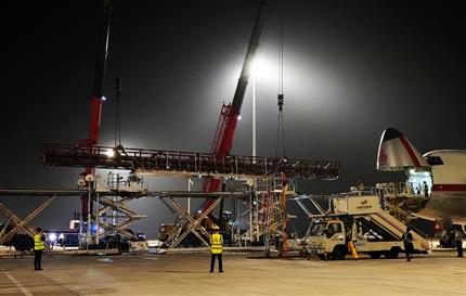 “雙樞紐”接力  高水平保障  刷新紀錄！鄭盧“空中絲路”保障26米超長貨物出口巴西